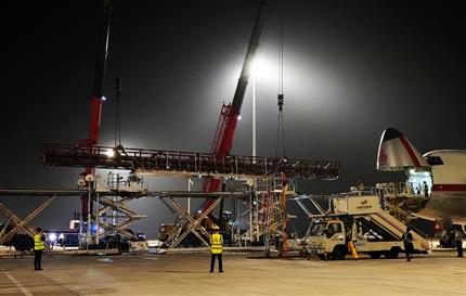 “雙樞紐”接力  高水平保障  刷新紀錄！鄭盧“空中絲路”保障26米超長貨物出口巴西